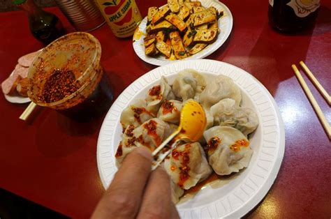 天津美食街的饕餮之旅与夜市烟火